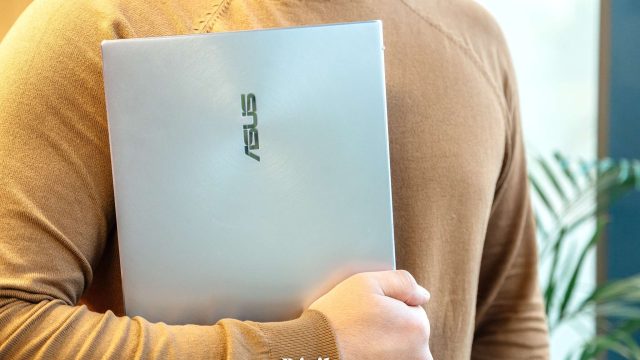 ZenBook 13 OLED: көлемі А4 парақтай ғана ноут қалай қызықтыра алады?