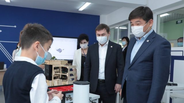 Бауыржан Байбек сайлауалды уәделердің Шымкентте орындалуын тексерді