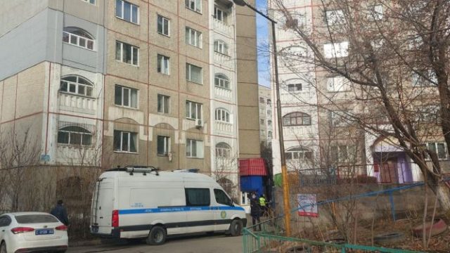 Алматы полициясы әйел үш баласымен 9-қабаттан неге секіргенін айтты
