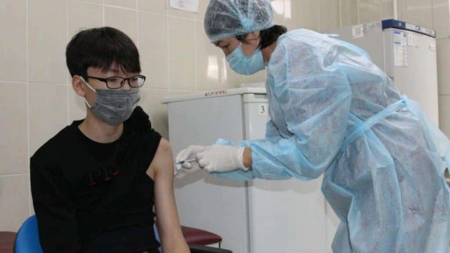 Елімізде 110 мың жасөспірім коронавирус вакцинасын алды