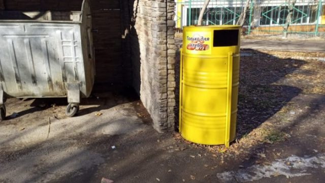 Алматыда мерзімі өткен нан өнімдерін жинауға арналған контейнерлер орнатылды