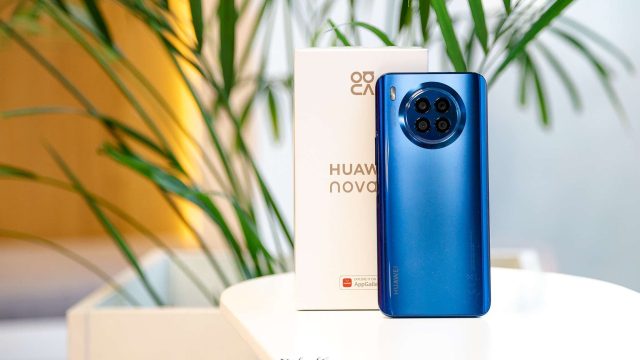 Huawei nova 8i: жақтаусыз экран көңілді қалай жаулап алады?