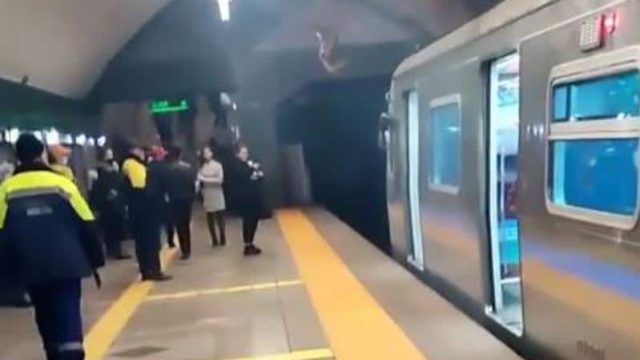 Желіде Алматы метросындағы түтіннің видеосы пайда болды