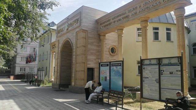 Шет тілдері университетінің студенттерін басқа оқу орнына ауыстыру жұмысы аяқталып қалды