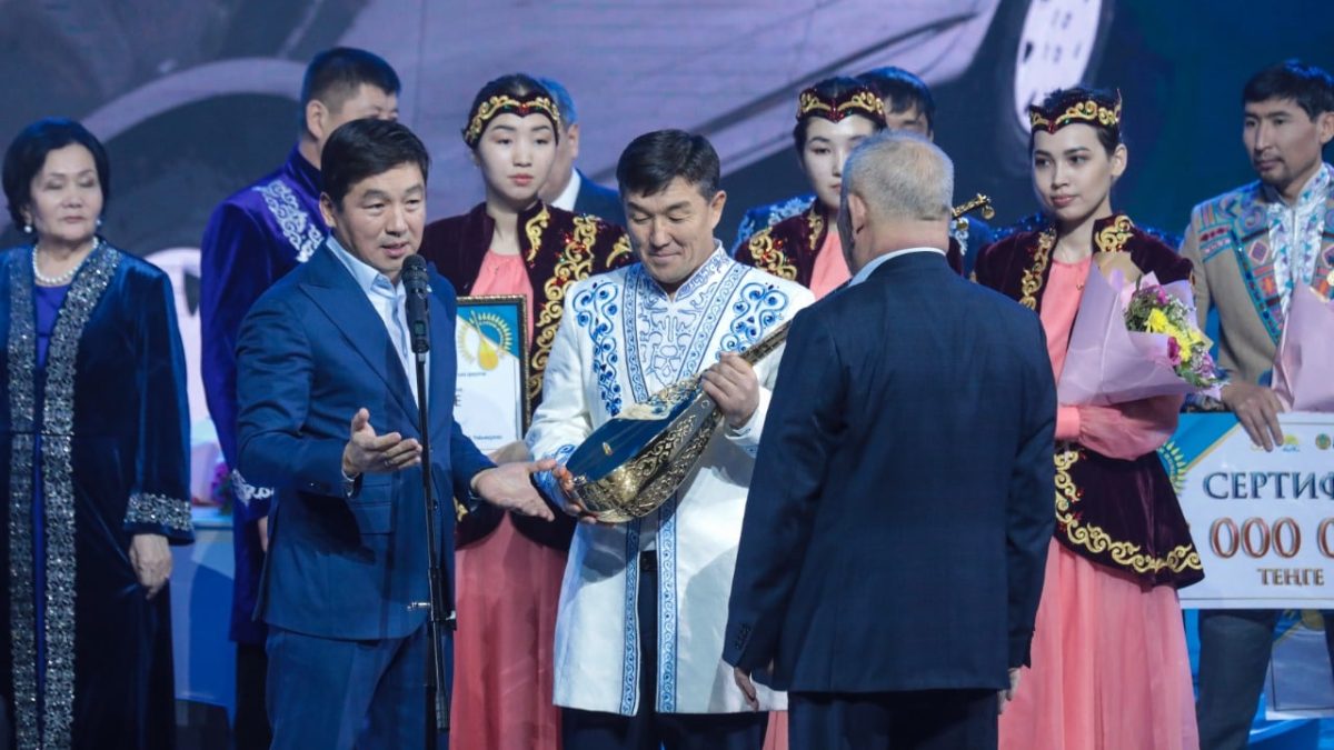 Алтын домбыра, айтыс