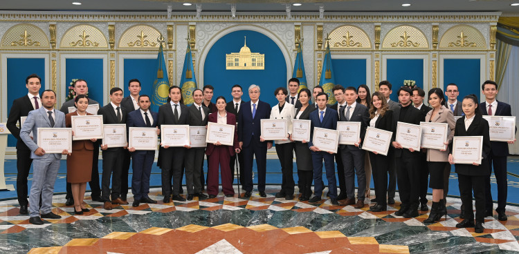 Жастар, Президент, Грант