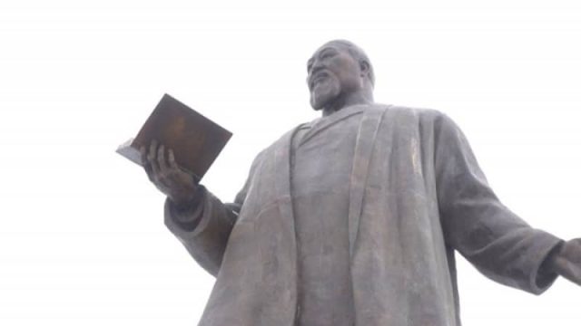 Атырауда Абай Құнанбаевтың ескерткіші ашылды