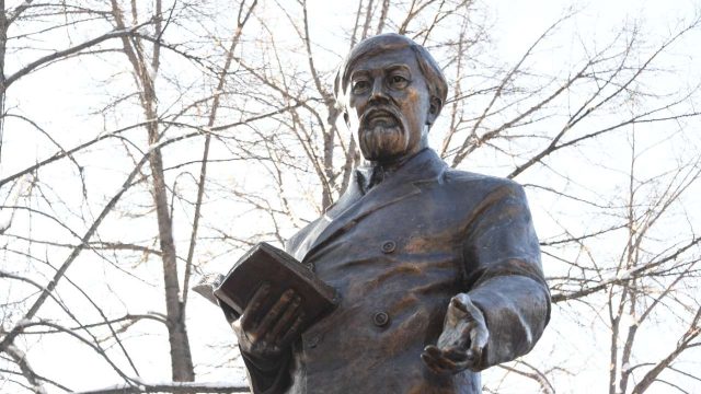 Алматыда Ыбырай Алтынсариннің 180 жылдығына орай ескерткіш қойылды