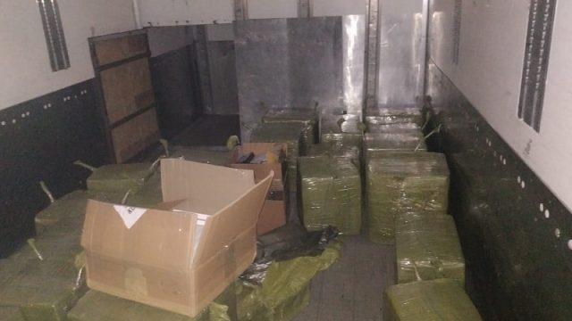 Елімізге екі мыңнан астам IPhone смартфонын заңсыз алып өтпек болғандар ұсталды