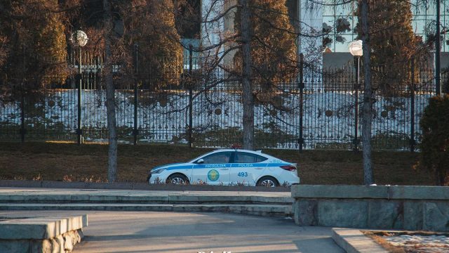 Алматыда кәсіпкерлерге қысым көрсетпек болған топ ұсталды