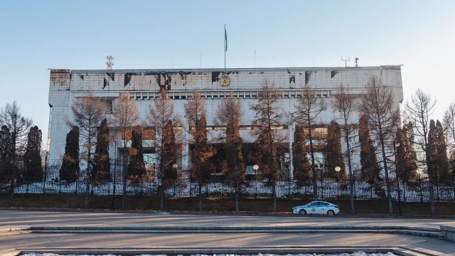 Тәртіпсіздіктен зардап шеккен 45 мемлекеттік ғимарат жөндеуден өтеді