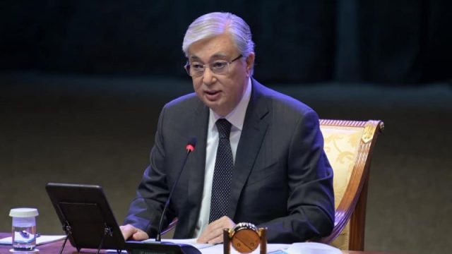 «Байлықтың жартысы 162 адамның қолында». Президент жағдайды дереу өзгерту керегін айтты