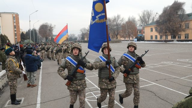 Алматыда ҰҚШҰ әскери қызметшілерін шығарып салды