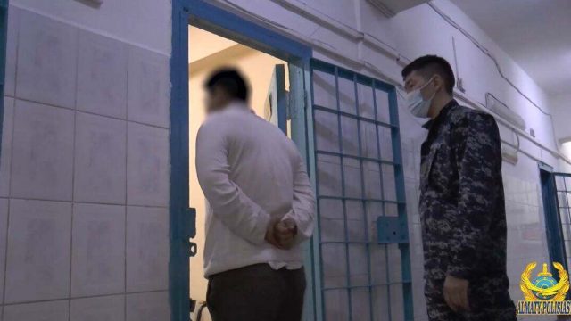 Алматыдағы жаппай тәртіпсіздікке қатысқандарға қару таратқандар ұсталды