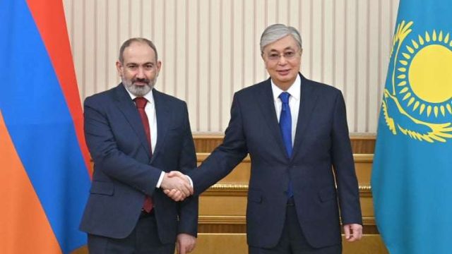 Тоқаев Пашинянға ҰҚШҰ әскерін елге жіберуді қолдағаны үшін алғыс айтты