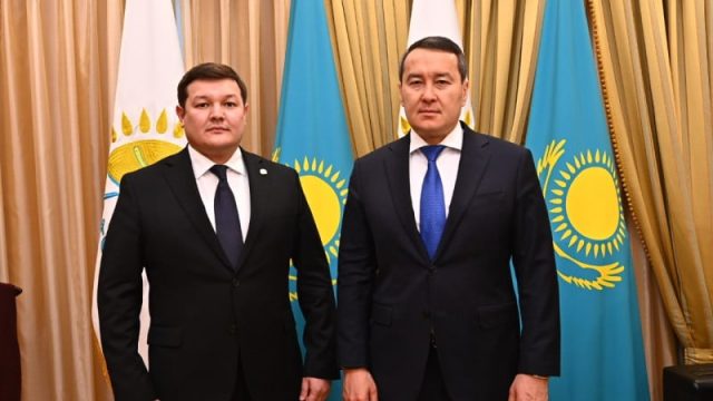 Оралов пен Смайылов Nur Otan партиясының өзара іс-қимыл мәселесін талқылады