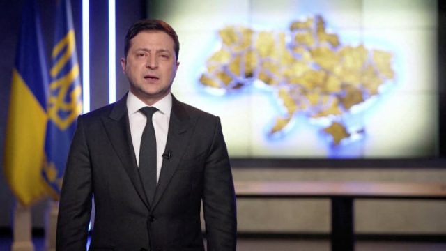 Зеленский: Украина аумағында әскери жағдай жариялаймыз