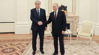 Қасым-Жомарт Тоқаев және Владимир Путин.