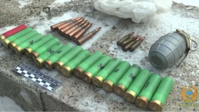 Алматы орталығынан қару-жарақ арсеналы табылды