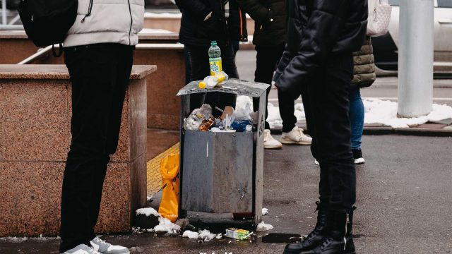 Қоқыс, түкіру, темекі тұқылы: Астанада тазалық сақтамағандарға жаза күшейді