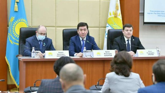 Ерлан Қошанов мәжілістегі Nur Otan фракциясының жетекшісі болып сайланды