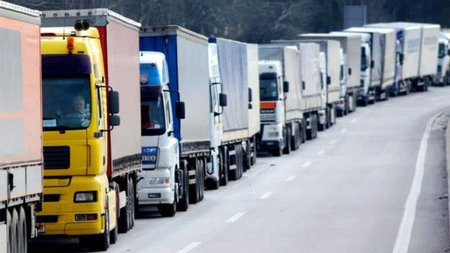 Украина аумағынан Қазақстанның тағы екі жүк көлігі шығарылды