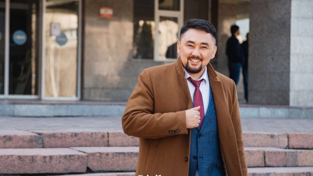 Уганда тұрғындарына құдық қазып берген Елдос Айбеков