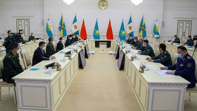 Қазақстан мен Қытай әскери саладағы ынтымақтастығын талқылады