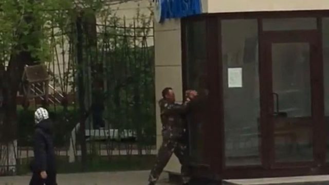 Оралда ер адам полиция бекетіне шабуыл жасады