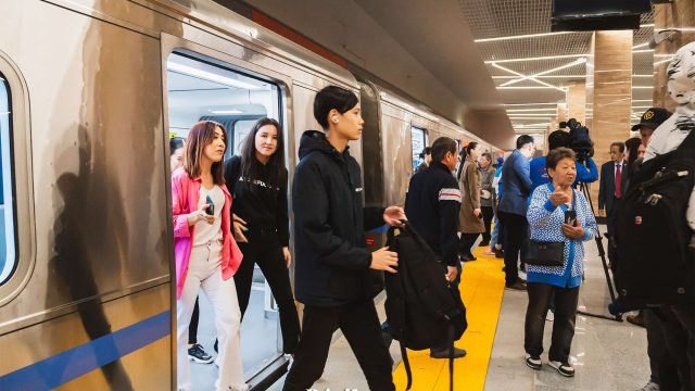 Алматыдағы метро станциялары арасында пойыз тоқтап қалды