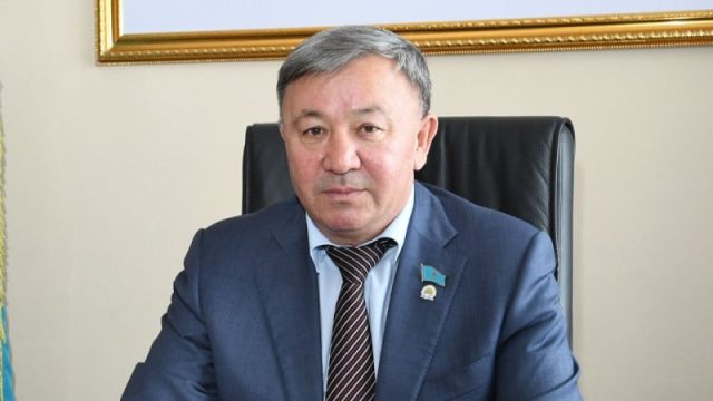 Жанболат Жөргенбаев сенат депутаты ретінде ант берді