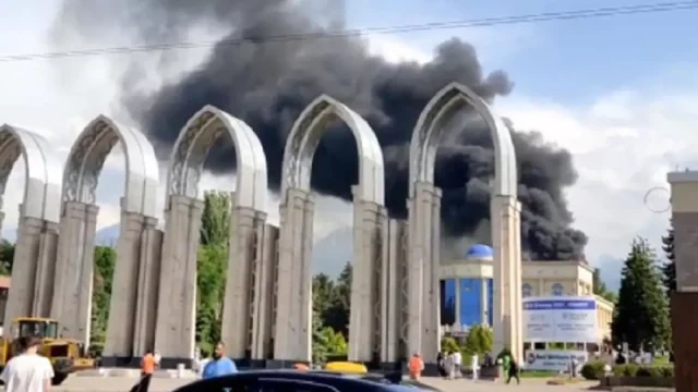 «Атакент» маңындағы ірі өрт өшірілді