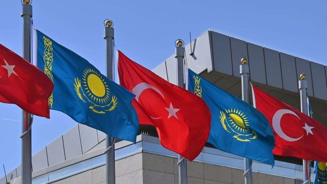 Түркия азаматтары Қазақстанда 90 күнге дейін визасыз жүре алады