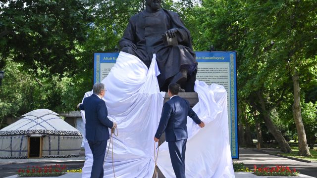 Абайдың тағы бір ескерткіші Бішкекте ашылды
