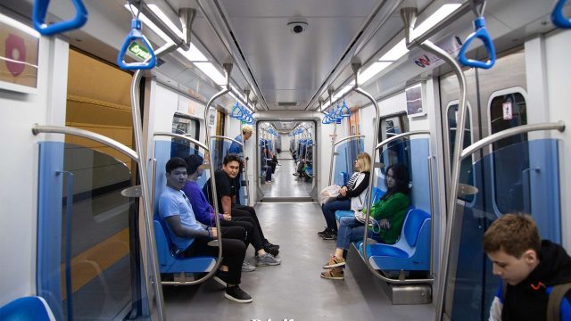 Жетон дәуірі аяқталды: Алматы метросында турникеттер жаңарып жатыр