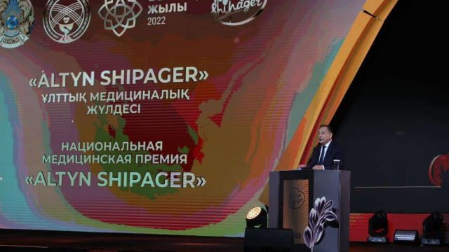 Ералы Тоғжанов Президент атынан медицина қызметкерлерін кәсіби мерекелерімен құттықтады