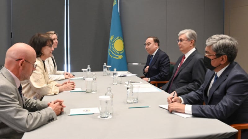 Тоқаев,Дебора Лайонс