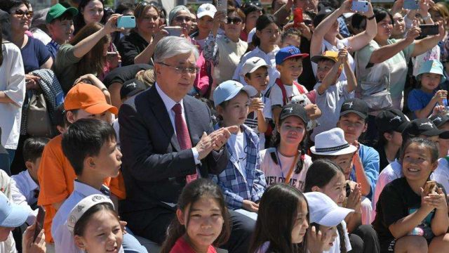 Президент Алматы символына қолтаңбасын қалдырды