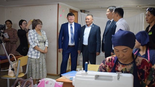 Жетісу облысында көпбалалы аналарға арналған алғашқы тігін цехы ашылды