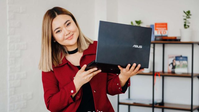 ASUS ZenBook 14X OLED: кез келген сөмкеге сыйып кететін ноутбук