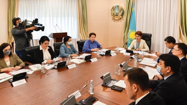 Елордада әйелдер істері және отбасылық-демографиялық саясат жөнінде отырыс өтті