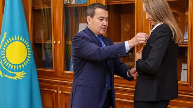 Смайылов Рыбакинаға «Достық» орденін табыстады