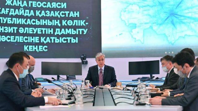 Президент көлік-транзит әлеуетін дамыту жөнінде кеңес өткізді