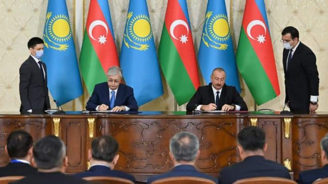 Президенттің Бакуге сапары барысында бірқатар құжатқа қол қойылды