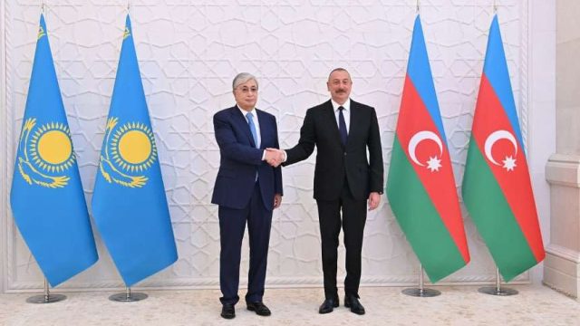 Тоқаев Әзірбайжан президентін «Алтын Қыран» орденімен марапаттады