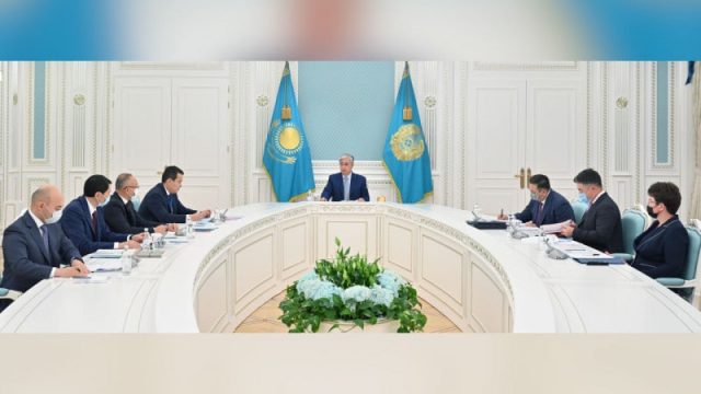 Тоқаев экономикалық мәселелер жөнінде кеңес өткізді