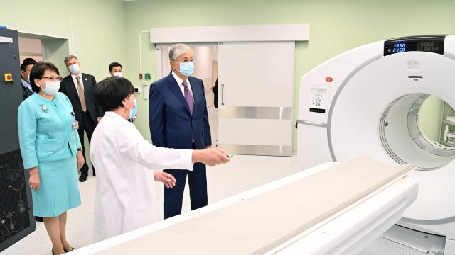 Тоқаев диагноз қою сапасын арттыратын томографияны көрді