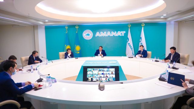 Amanat партиясы әлеуметтік жағдайы төмен отбасыларға азық-түлік картасын енгізуді ұсынды