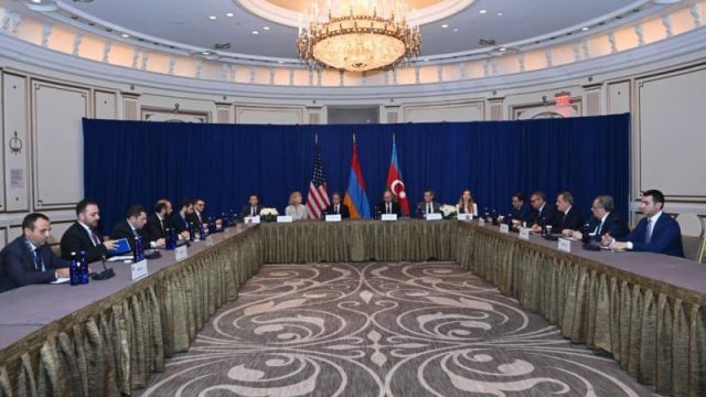 Америка, Армения мен Әзірбайжан үшжақты кездесу өткізді