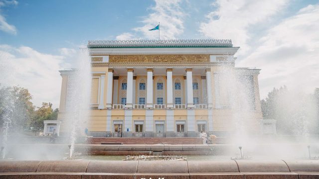 Абай атындағы Қазақ ұлттық опера және балет театрына 90 жыл толды